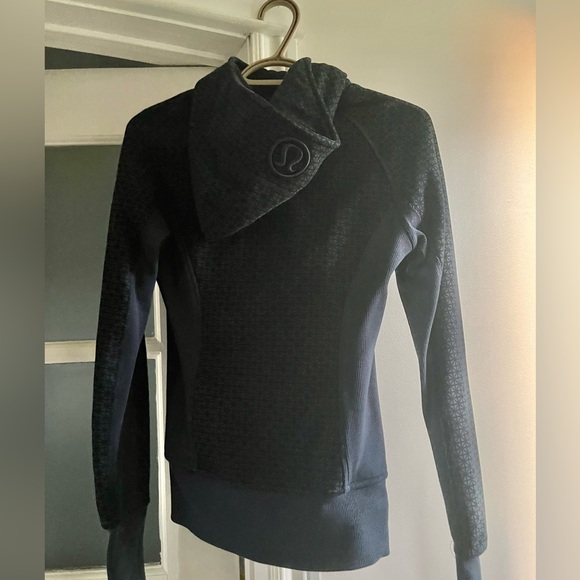 Lululemon vest - size 4 - Picture 2 of 3